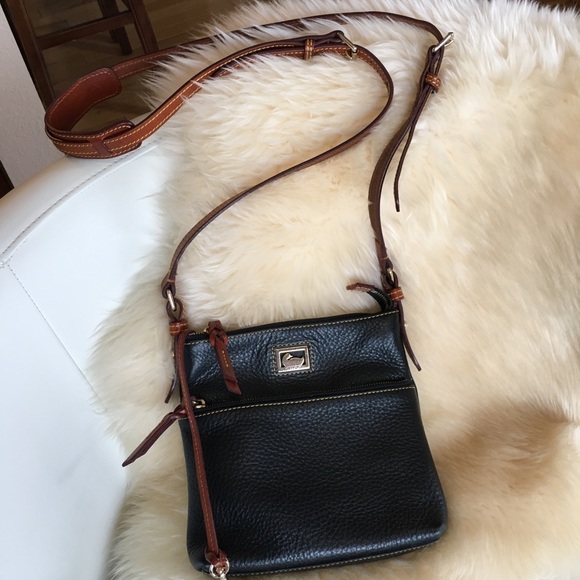 Dooney and Bourke Leather Crossbody with
removable/adjustable strap - Picture 5 of 11